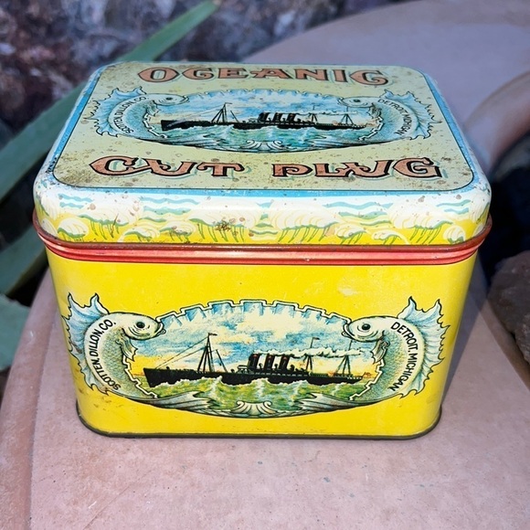 COLLECTIBLE Vintage Tin Oceanic Cut Plug - Picture 1 of 10